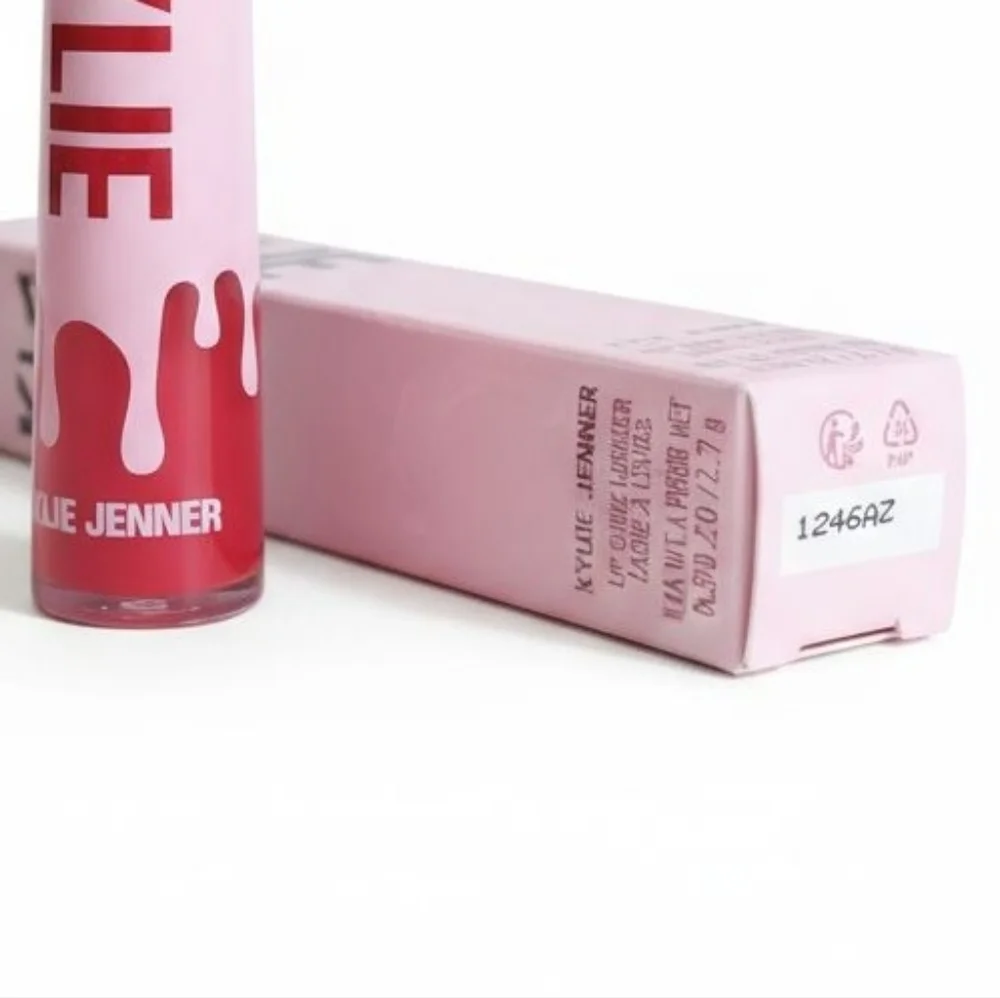 Kylie Cosmetics Lip Shine Laquer - #416 Dont @ Me - Red